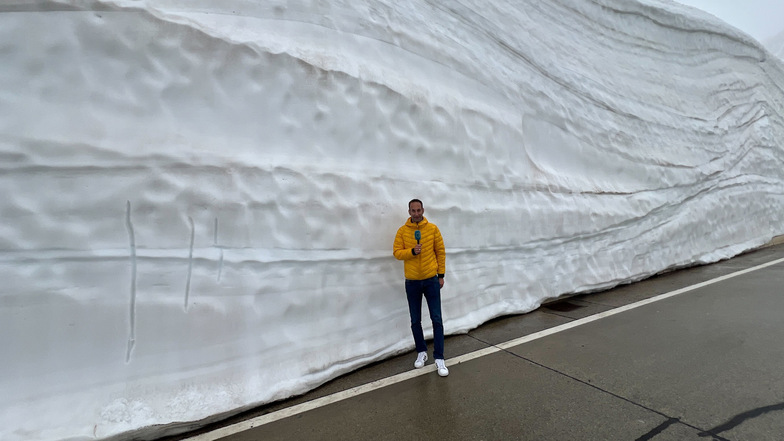 Von meterhohen Schneemassen auf dem Gotthardpass in der Schweiz sowie anderen Alpenpässen berichtet Wetter-Online-Klimaexperte David Volken.