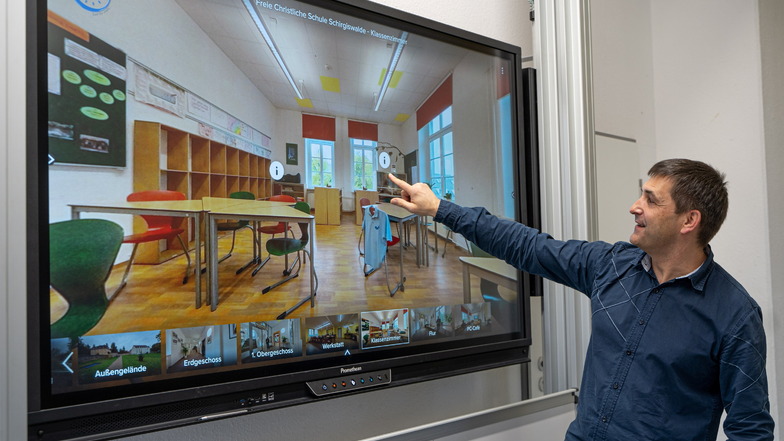 Torsten Heidrich, Schulleiter der Freien Christlichen Oberschule in Schirgiswalde zeigt, wie es geht: In einem virtuellen 360-Grad-Rundgang können Interessierte die Schule besuchen, ohne vor Ort zu sein.