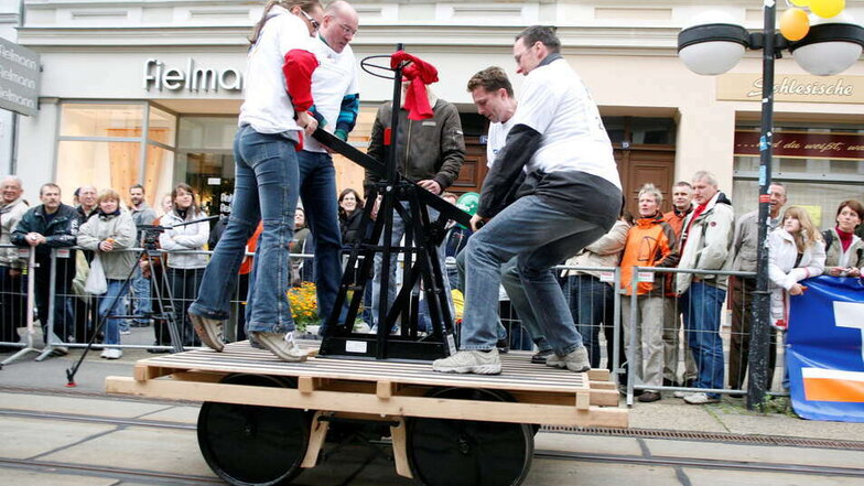 Das Draisinenrennen auf der Berliner Straße in Görlitz war 2008 ein spektakuläres Ereignis. Mit dem Preisgeld aus dem Wettbewerb "Ab in die Mitte!" von 2006 wurde es umgesetzt.