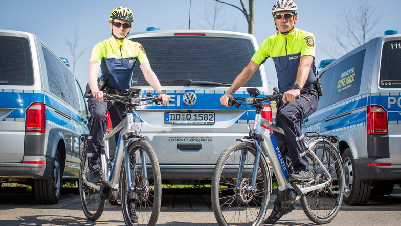 Die Fahrradpolizisten Franziska Winter und Thomas Kirally gehören zu den Beamten, die bei der Aktion "Respekt durch Rücksicht" im Einsatz sein werden.