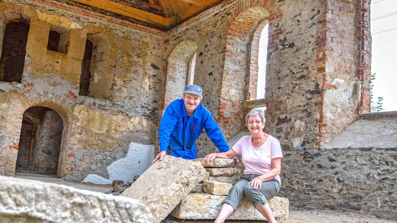Ralf Zscherper und Hannelore Risse vom Verein zur Förderung des Wiederaufbaus der Kirche zu Canitz im Sommer 2019.