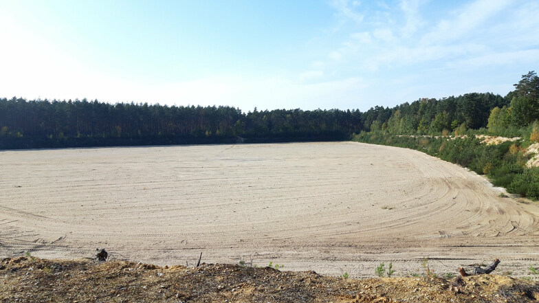 Der Boden ist schon bereitet für eine neue Deponie der TKK im Biehainer Forst. Davon konnte sich jetzt eine Expertenrunde vor Ort überzeugen.