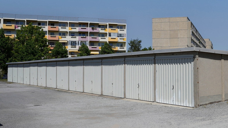 Der Garagenkomplex an der Jan-Skala-Straße in Bautzen ist eine von mehreren Anlagen aus DDR-Zeiten. Weil sich die Gesetzeslage ändert, würden die Garagen Ende des Jahres der Stadt gehören. Nun sollen individuelle Lösungen gesucht werden.