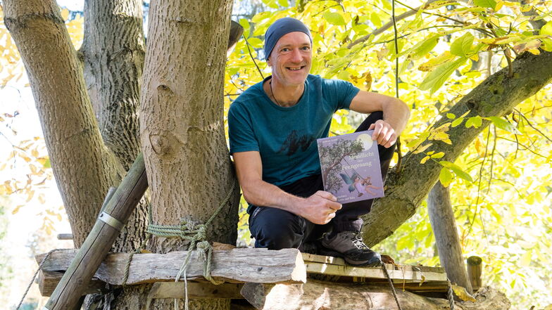 Andreas Jarosch ist Baumkletterer und hat ein Kinderbuch geschrieben, das auch auf Bäumen spielt.