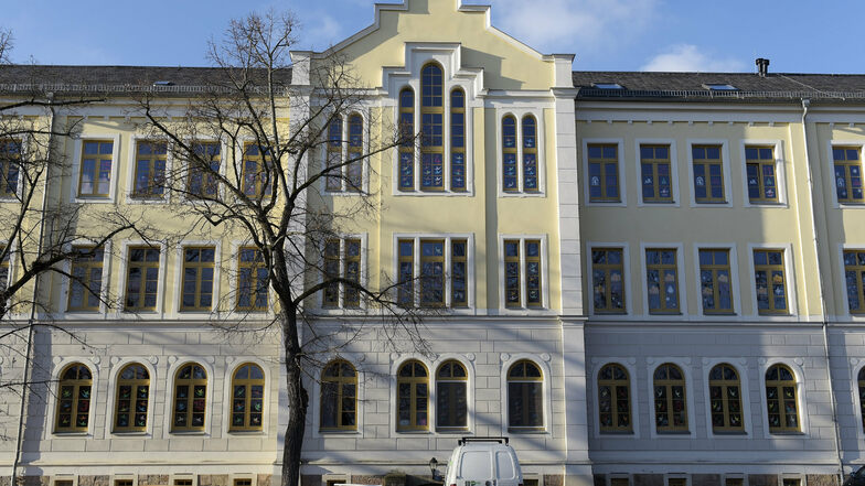 Die Schulleiterin der Schloßbergschule in Döbeln hat knapp 20 Kinder vorsorglich nach Hause geschickt.