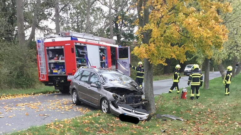Am späten Freitagnachmittag musste die Feuerwehr zu einem Verkehrsunfall zwischen Glaubitz und Nünchritz ausrücken.