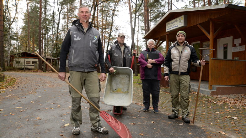 Sie halten den Campingplatz an den Biehainer Seen über den Winter in Schuss: Steffen Schmidt, Armin Förster, Manuela Ahnert und Marco Franke. Sie sind Angestellte des Vereins Erholungsgebiet Biehainer Seen.