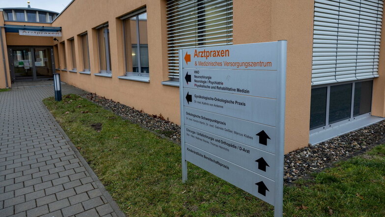 MVZ neben dem Klinikum Pirna: Eine Hausärztin hat die Praxis für Allgemeinmedizin verlassen, die andere ist in Elternzeit.