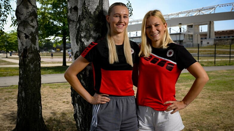 Die eine muss sich für das Lächeln vor der Kamera quälen, aus der anderen strömt es heraus: WM-Starterin Lilly Kunze (r.) und Helene Hoffmann.