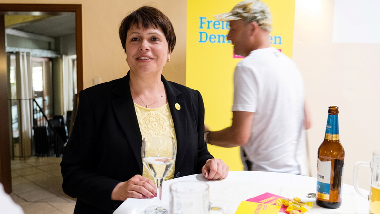 Kristin Schütz, Landratskandidatin der FDP, hatte ihre Wahlparty im Görlitzer Rosenhof.