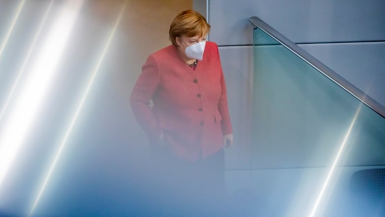 Angela Merkel, damals  Bundeskanzlerin, mit Maske im Bundestag, Dezember 2020.