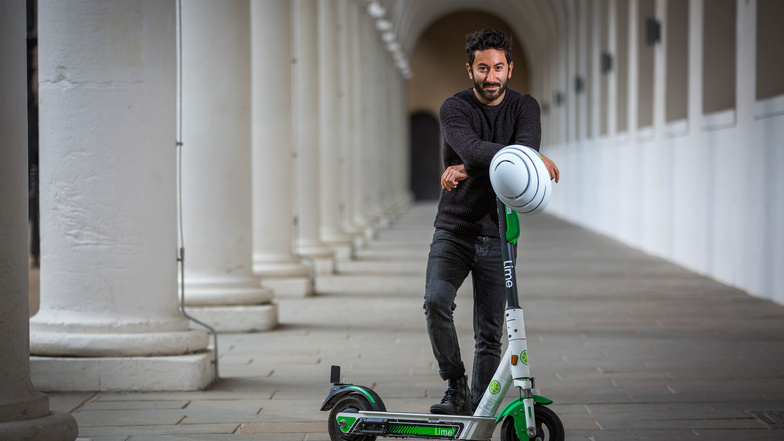 Jashar Seyfi ist Deutschland-Chef von Lime. Er glaubt, dass die E-Roller dazu beitragen können, Wege in der Stadt angenehmer zu machen.