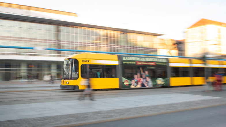 In den Dresdner Straßenbahnen und Bussen geht es "recht friedlich" zu, sagen die DVB.
