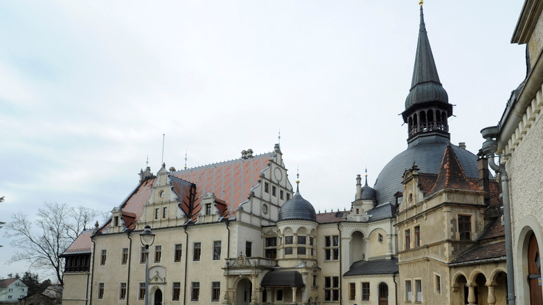 Schloss Schönfeld: Außenansicht Hofseite. Sachsens Staatsregierung trifft sich hier am Dienstag zu einer Kabinettssitzung.