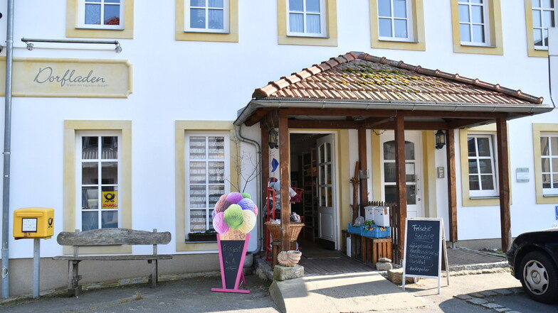 Der Dorfladen Liegau-Augustusbad soll auch wieder ein Café samt Terrasse erhalten.