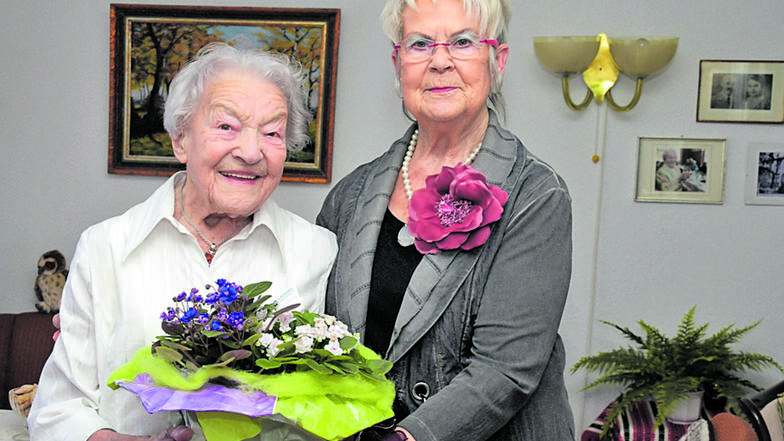 Gertrud Bley feierte am Freitag ihren 104. Geburtstag. Bei der Feier unterstützte sie Krimhild Ordnung-Pohl, die in der Wohnung über ihr wohnt.