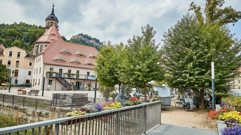 Der Stadtplatz in Königstein wird zum Kinosaal.