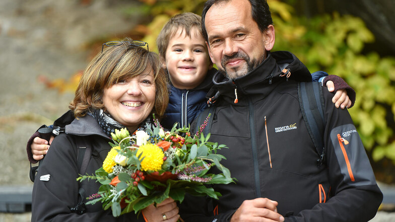 Ilona Mangold, Mann Jan und Enkel Leo haben allen Grund zur Rückkehr ins Zittauer Gebirge: Ihr Besuch auf dem Berg Oybin war ein besonderer.
