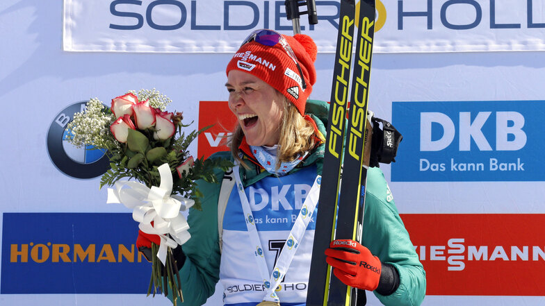 Glücksmoment: Denise Herrmann freut sich über ihren dritten Weltcupsieg.