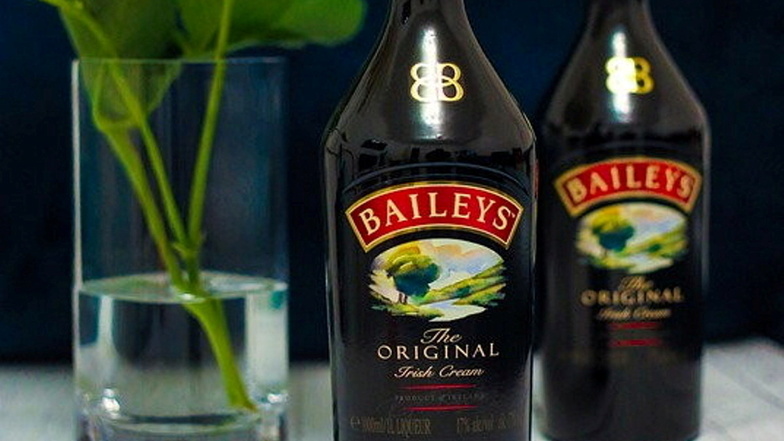 Mehrere Flaschen des irischen Sahnelikörs Baileys wollte ein Mann in Bischofswerda aus einem Geschäft stehlen. Doch letztendlich flüchtete er ohne Beute.
