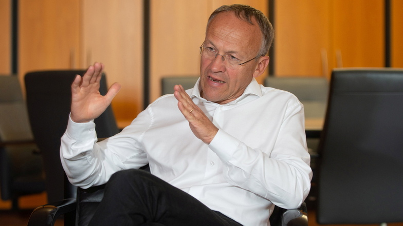 Dresden ehemaliger Finanzbürgermeister Peter Lames spricht erstmals seit seiner Nicht-Wiederwahl im vergangenen Jahr über das Ausscheiden aus dem Rathaus und OB Hilberts Machtansprüche.