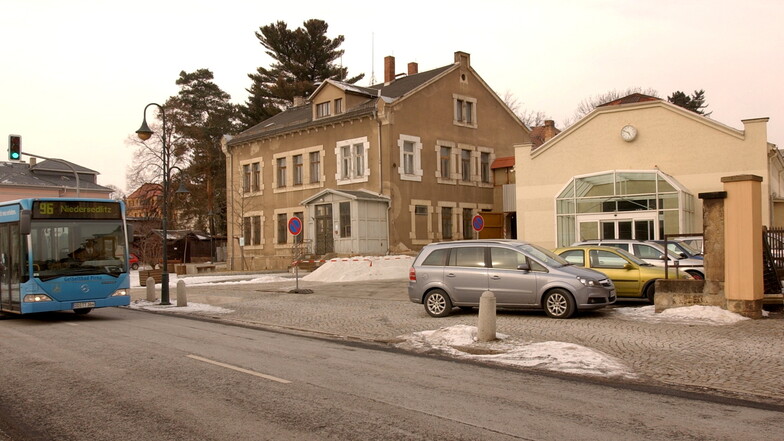 Die ehemalige Straßenbahnwerkstat wurde 2006 bis 2010 von der Gemeinde zum Vereinshaus umgebaut.