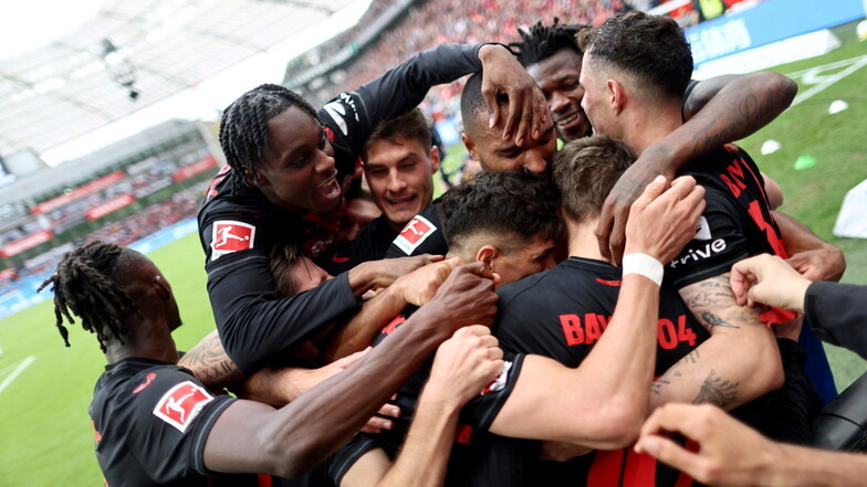 Mit einem 5:0-Erfolg gegen Werder Bremen hat Bayer Leverkusen die erste deutsche Meisterschaft in der Vereinsgeschichte perfekt gemacht.