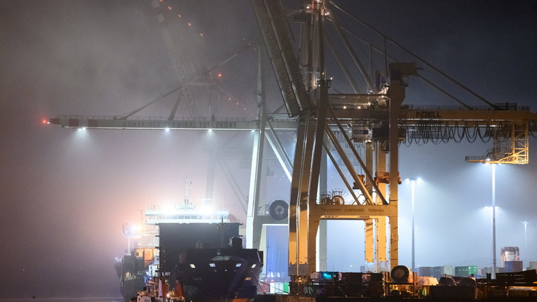 Ampel-Koalition erlaubt begrenzten Cosco-Einstieg in Hamburger Hafen
