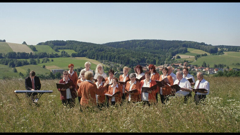 Der Heimatchor Polenztal bei einem kleinen Konzert im Grünen.