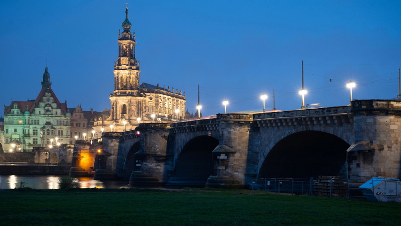Trotz Energiespargebot: Dresden beleuchtet die Augustusbrücke wieder