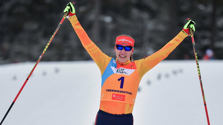Nach dem Skispringen und dem Fünf-Kilometer-Langlauf hat Jenny Nowak es geschafft: Sie ist Junioren-Weltmeisterin in der Nordischen Kombination.