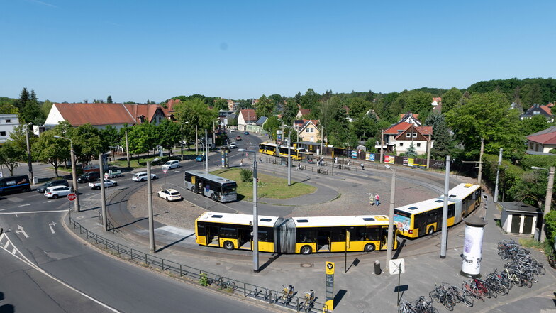 Heute ist der Ullersdorfer Platz aus allen Richtungen vom Verkehr geprägt.