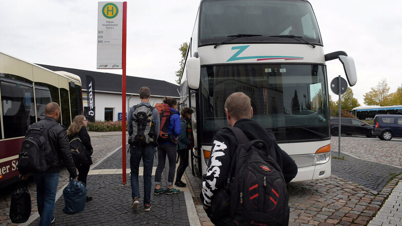 Am Freitagmittag mussten die Zuggäste nach Chemnitz am Bahnhof Döbeln wieder in einen Bus einsteigen.