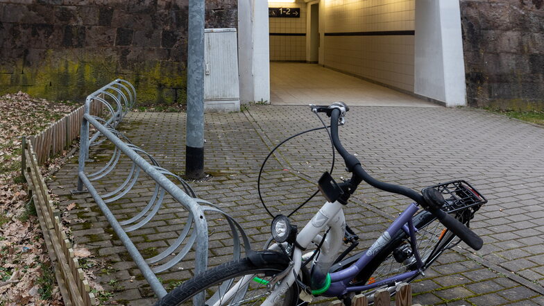 Solche Klemmständer wie hier am S-Bahn-Halt in Freital-Deuben sind bei Radfahrern nicht beliebt.