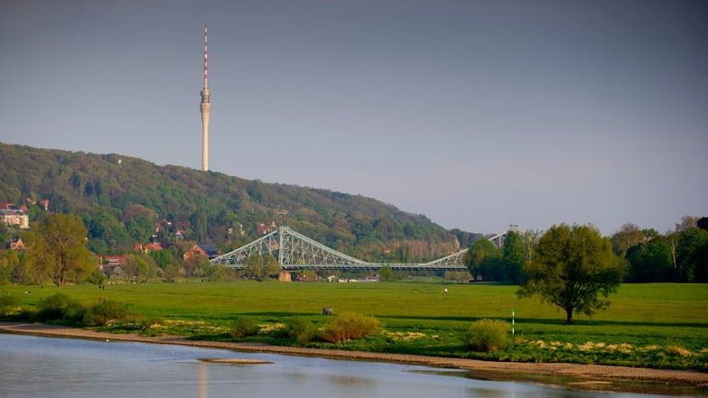 Ab Montag soll das Blaue Wunder in Dresden seiner Hauptprüfung unterzogen werden.