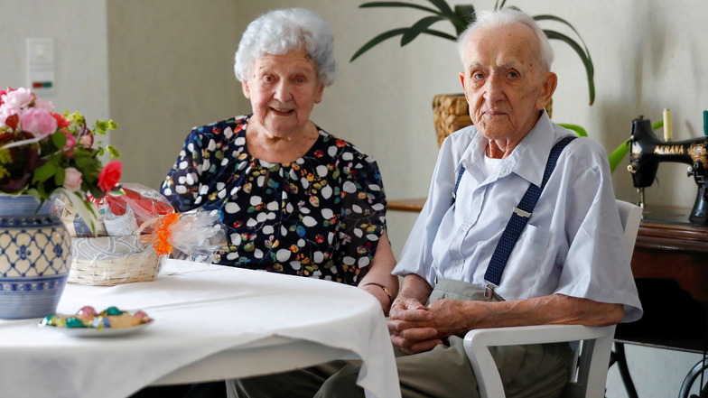 Erna (97) und Erich (98) Adam sind schon 70 Jahre verheiratet. Kennengelernt haben sie sich schon als Kinder.