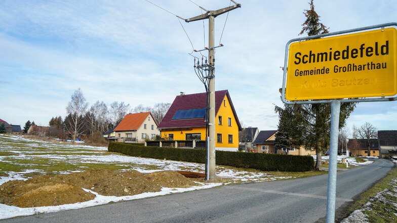 An der Rennersdorfer Straße im Großharthauer Ortsteil Schmiedefeld soll ein neues Wohngebiet für Einfamilienhäuser entstehen.