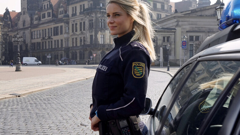 Das Foto von Adrienne Koleszar in Polizeiuniform ging 2016 um die Welt.