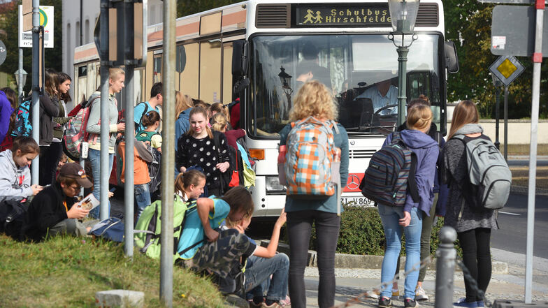 Ärger beim Schülerverkehr: Eltern haben eine Petition gestartet, der Landkreis soll mehr Kosten übernehmen.