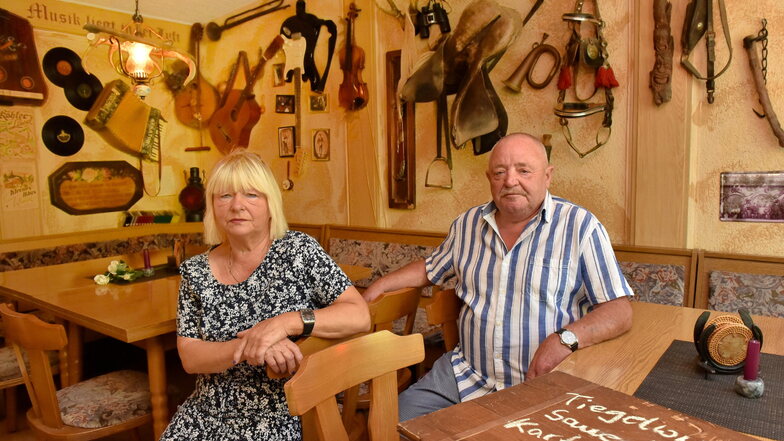 Die Wirtsleute Barbara und Lothar Schaar der Gaststätte "Zum Heidemühlenteich" wurmt es, dass sie keinen Nachfolger für ihr Reich suchen können.