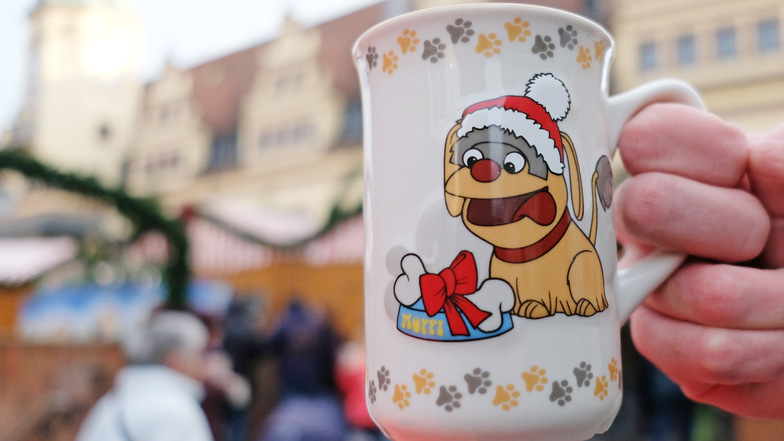 Für diese Tasse bilden sich auf dem Leipziger Weihnachtsmarkt lange Schlangen.