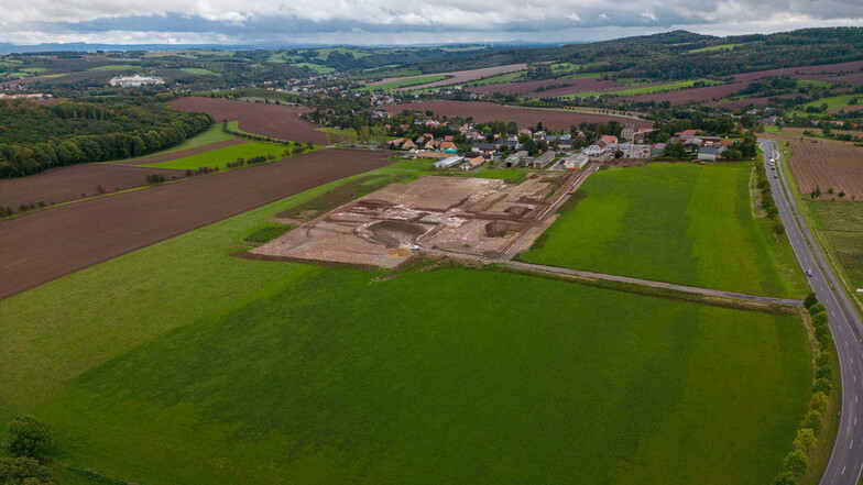 Auf diesem Gebiet soll der neue Bebauungsplan für Kleincarsdorf gelten. Mit dem Bau des Kuhgartens wurde bereits begonnen.
