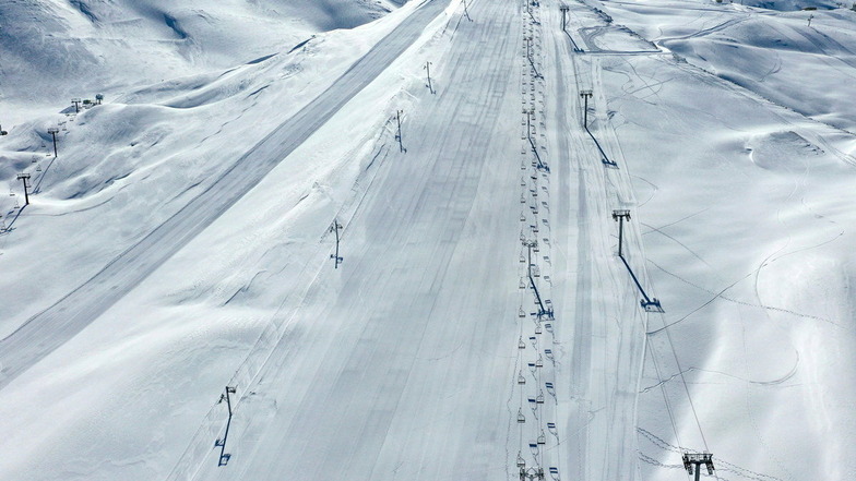 Leeren Skilifte und geschlossenen Ski-Pisten im Corona-Winter.