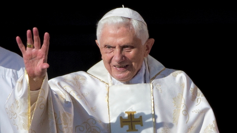 Papst Benedikt XVI. räumt Falschaussage ein