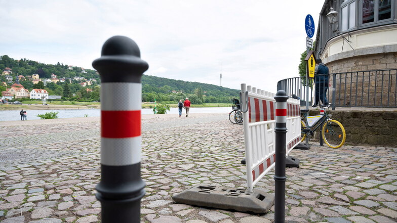 Auf dem Dresdner Elberadweg sind am Wochenende zwei Rentner mit ihrem Rad gestürzt. Die Polizei sucht Zeugen des Unfalls.