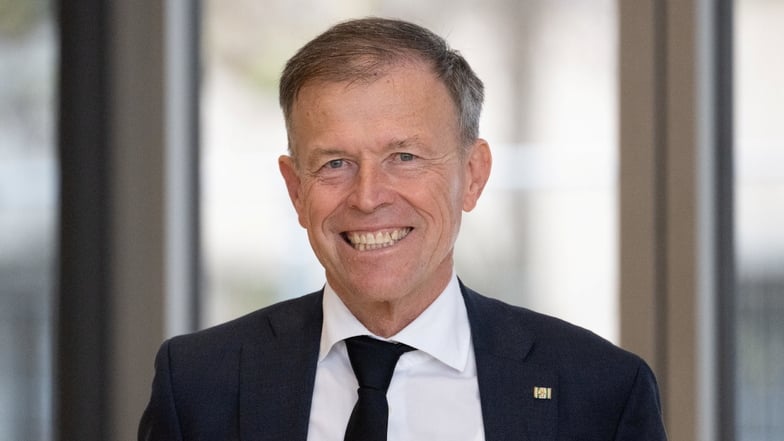 Sitzt seit 1990 als Abgeordneter in Sachsens Landtag und ist dort seit 15 Jahren Parlamentspräsident: der CDU-Politiker Matthias Rößler. Nun soll er eine neue Aufgabe bekommen. Das gefällt nicht jedem.
