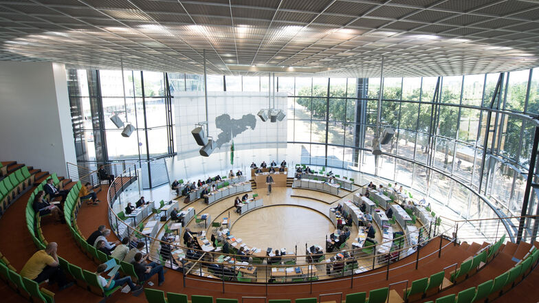 Blick in den Plenarsaal des Sächsischen Landtages. 36 Kandidaten aus dem Landkreis Bautzen bewerben sich am 1. September um eins der 60 Direktmandate. Weitere 60 Abgeordnete werden über die Listen der Parteien gewählt.