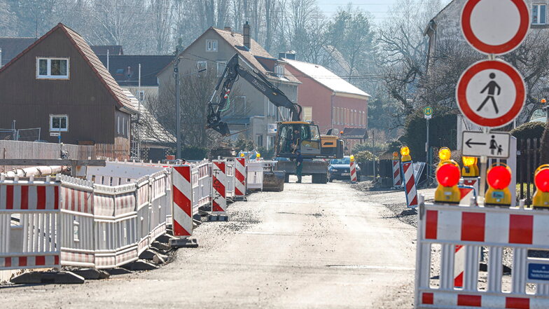 Der "Jahrhundertbau" an der Olbersdorfer August-Bebel-Straße geht ins vierte und - hoffentlich - letzte Jahr.