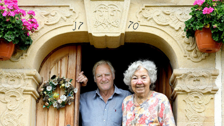 Charlotte und Eberhard Hörhold wohnen im Haus von Charlottes berühmten Großvater, dem Lausche-Wirt Alwin Weickert.