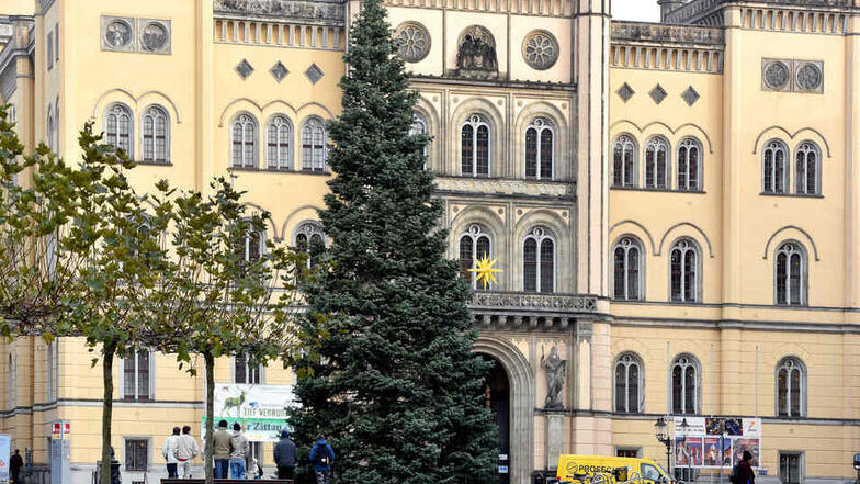 So sah Zittaus Weihnachtsbaum vor dem Rathaus 2018 aus.